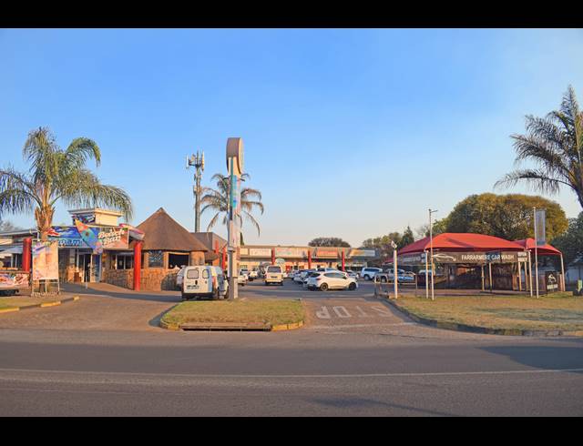 1,205M² RETAIL FOR SALE IN FARRARMERE